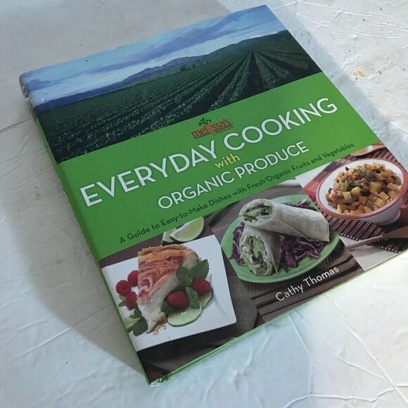MELISSA'S EVERYDAY COOKING WITH ORGANIC PRODUCE - Picture 1 of 7